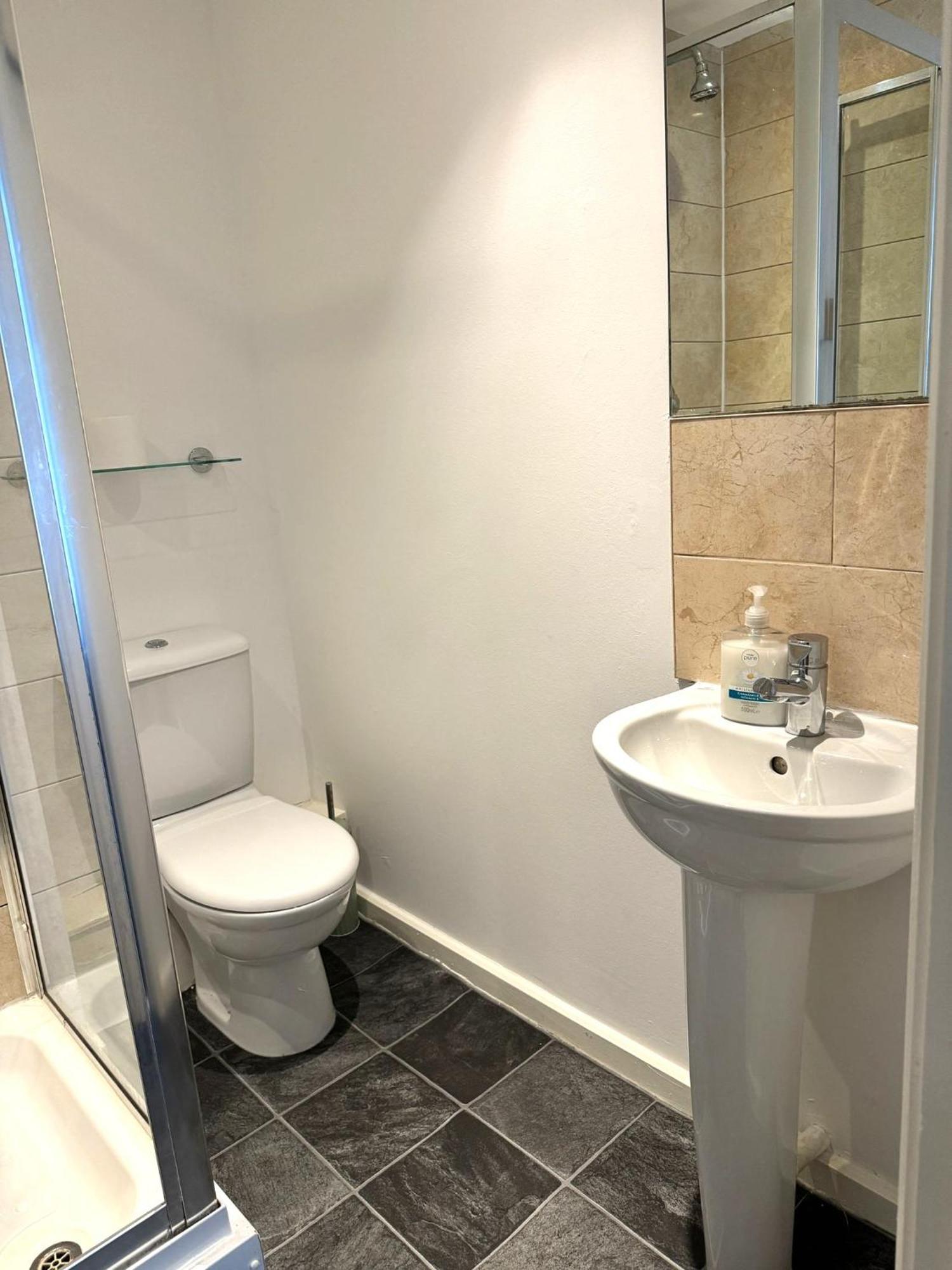 2 Bed Ensuite With Balcony And Free Onsite Secure Parking Манчестер Екстер'єр фото